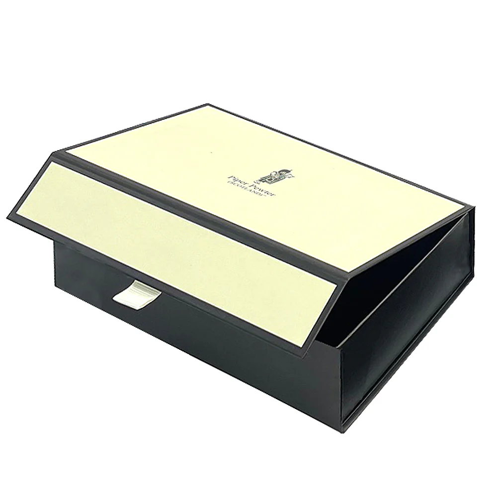 SG509  3.5 Inch Celtic Knot Handle Pewter Quaich Bowl with Rampant Lion Design